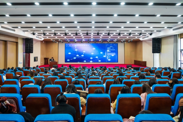 学校组织“数字赋能、智教启航”智慧教学平台培训